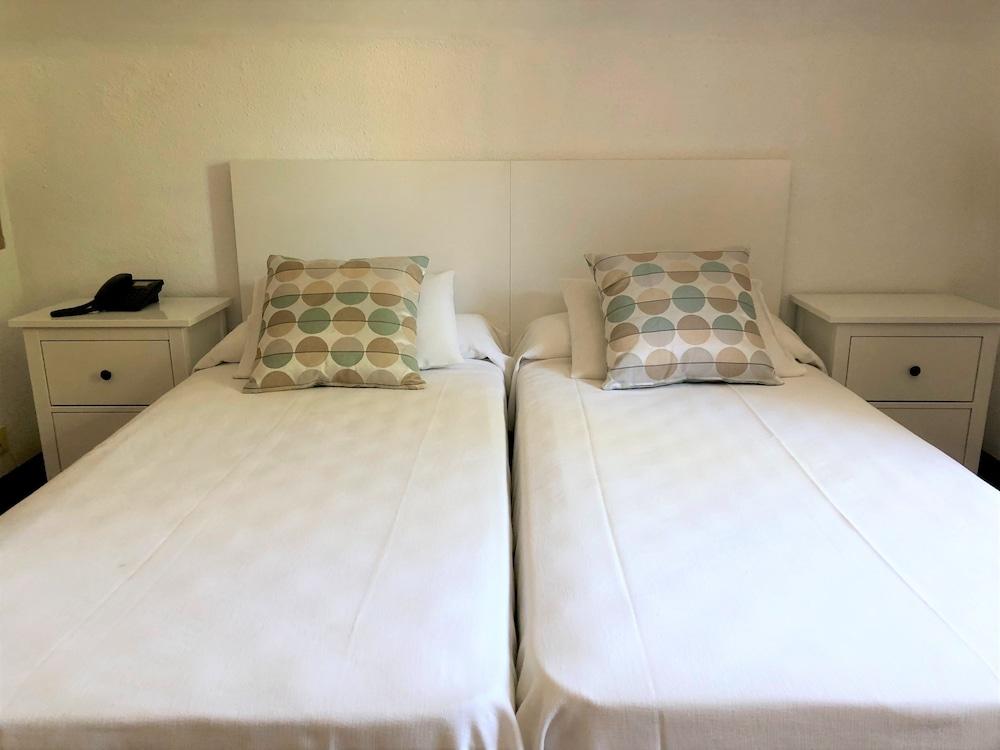 Hotel Capri Sitges Bagian luar foto