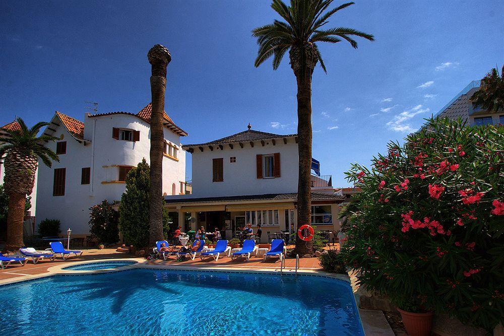 Hotel Capri Sitges Bagian luar foto