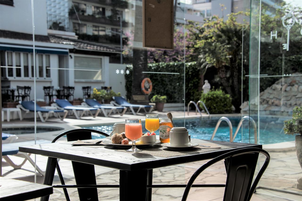 Hotel Capri Sitges Bagian luar foto