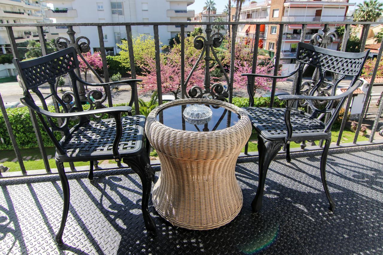 Hotel Capri Sitges Bagian luar foto