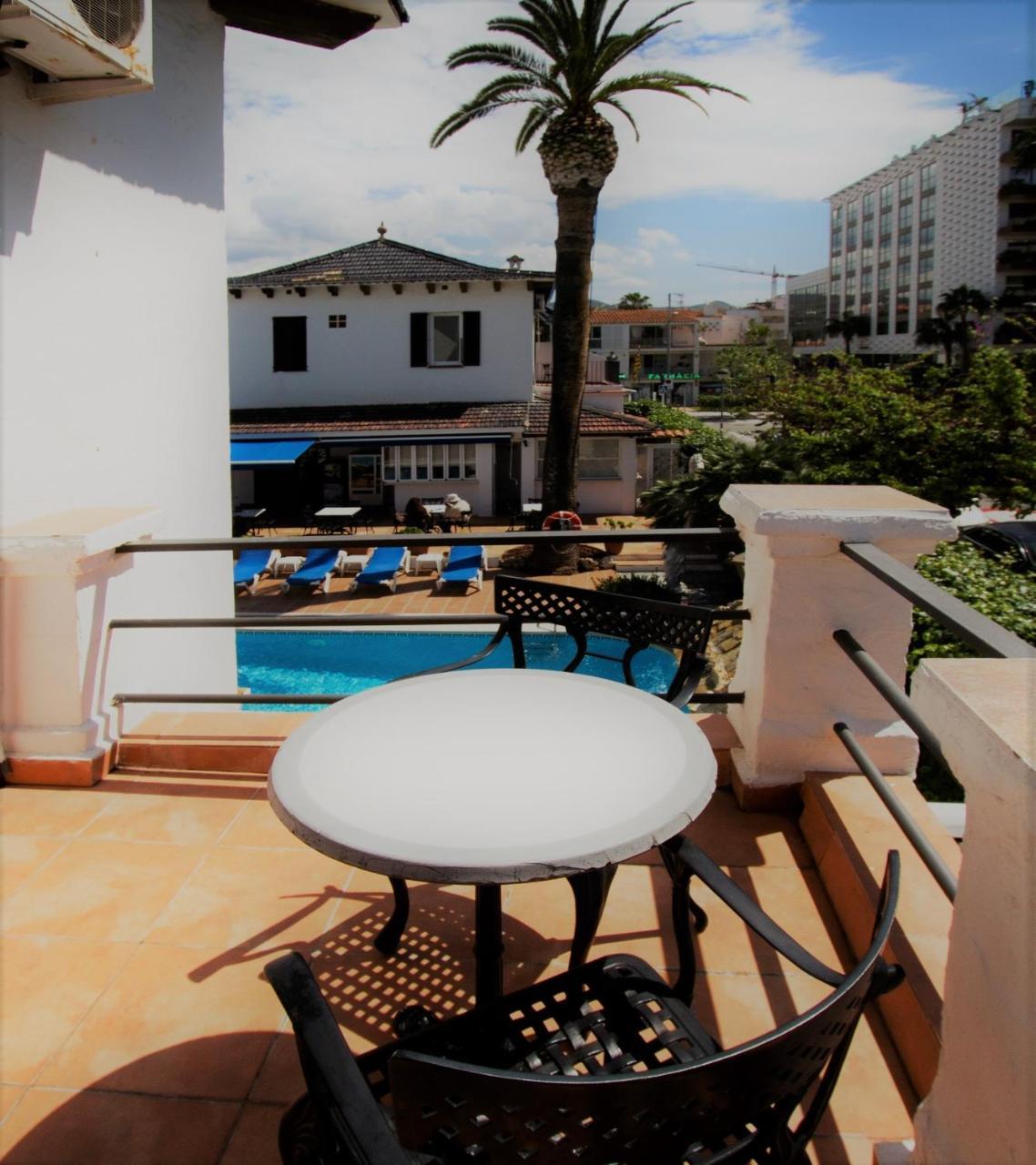 Hotel Capri Sitges Bagian luar foto