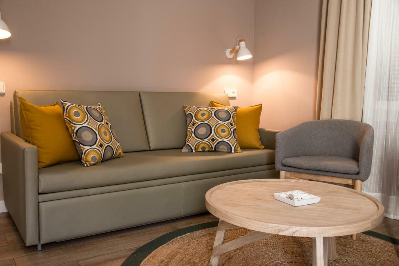 Hotel Capri Sitges Bagian luar foto
