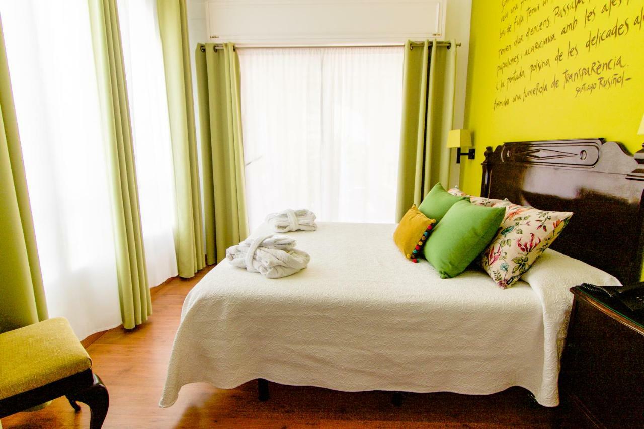 Hotel Capri Sitges Bagian luar foto